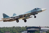 Cận cảnh Su T-50 thử nghiệm mang tên lửa