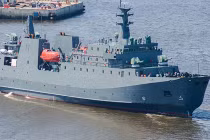 Tàu đổ bộ “lạ” Trung Quốc ra biển làm gì?