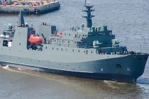 Tàu đổ bộ “lạ” Trung Quốc ra biển làm gì?