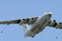 Khám phá máy bay tiếp dầu Nga hạ cánh xuống Cam Ranh