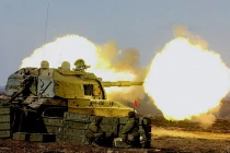 Ngắm dàn đại bác tự hành Nga diễn “hỏa đồ trận”