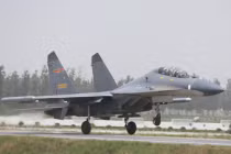 Chiến đấu cơ TQ luyện hạ cánh xuống đường cao tốc làm gì?