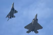 Ảnh QS ấn tượng tuần: MiG-29 sát cánh cùng F-22