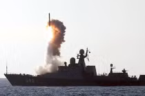 Tàu chiến Gepard Nga phóng tên lửa siêu âm