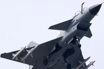 Báo Trung Quốc “tự sướng”, J-10C mạnh ngang F/A-18E/F Mỹ