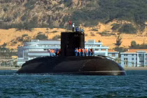 Ảnh đẹp tàu ngầm Hà Nội trên vịnh Cam Ranh