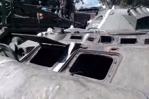 Thảm thương BTR-80 Ukraine bị RPG-22 hủy diệt