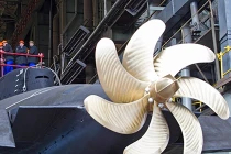 Ảnh QS ấn tượng tuần: chân vịt tàu ngầm Kilo 636