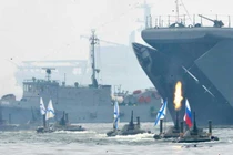 Tàu chiến, binh sĩ Hạm đội TBD, Nga “khoe cơ bắp”