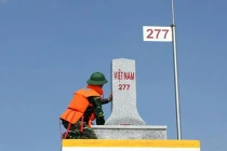 Theo chân lính biên phòng tuần tra biên giới với Campuchia