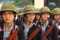 “Bóng hồng” dân quân tự vệ TP HCM luyện tập diễu binh