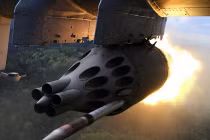 Xem trực thăng tấn công Mi-24 bắn súng, phóng rocket