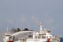 Việt Nam đáp trả thích đáng việc Trung Quốc tấn công bằng vòi rồng 