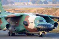 Ngắm máy bay tác chiến điện tử kỳ dị của Nhật Bản