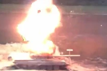 Kinh hoàng khoảnh khắc T-72 bị TOW-2B xé tan