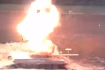 Kinh hoàng khoảnh khắc T-72 bị TOW-2B xé tan