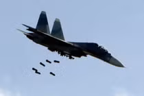 Su-30, UH-1A Không quân Việt Nam diễn tập bắn, ném