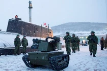 Xem robot của Nga tập trận bảo vệ căn cứ tàu ngầm