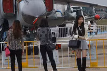 Ngắm dàn gái trẻ xinh xắn ở triển lãm Chu Hải