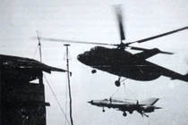 Chiêm ngưỡng "cầu cẩu bay" của Không quân Việt Nam