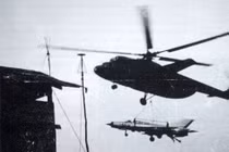Chiêm ngưỡng "cầu cẩu bay" của Không quân Việt Nam