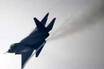 Tiêm kích tàng hình J-31 Trung Quốc lại gây thất vọng