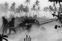 Ảnh hiếm bộ đội Việt Nam chiến đấu giúp dân Campuchia