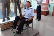 Sĩ quan Mỹ háo hức thăm trường SQ Không quân Việt Nam