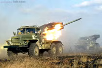 Khiếp hồn ly khai Ukraine bắn pháo phản lực Grad