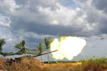 Mục kích Quân đoàn 4 diễn tập bắn đạn thật lớn