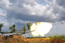 Mục kích Quân đoàn 4 diễn tập bắn đạn thật lớn