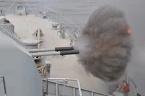 Tận mắt “súng khủng” mang họ AK trên tàu chiến Việt Nam