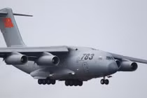 Máy bay Y-20 Trung Quốc khoác “áo mới” bay biểu diễn