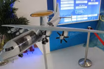 Hé mở “gan ruột” radar bay KJ-500 của Trung Quốc