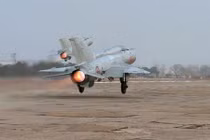 Ảnh ông Kim Jong-un thăm đơn vị tiêm kích MiG-21