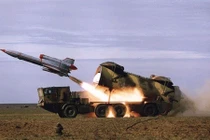 Xem lính Ukraine phóng UAV "khủng" do thám miền Đông