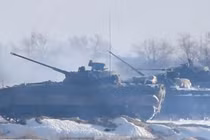 Quân ly khai Ukraine tập trận lớn, hoành tráng