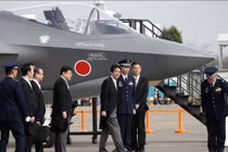 Nhật Bản trưng bày mô hình tiêm kích F-35
