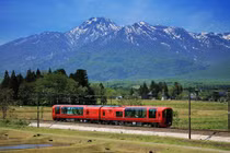 Lạ lẫm với đoàn tàu “trong suốt” độc đáo nhất TG