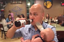 Chết cười 1001 kiểu chăm con của bố 