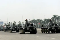 Dàn xe chống khủng bố tham gia bảo vệ Đại hội Đảng