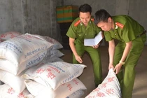 Quảng Ninh: Thu giữ 1 tấn thức ăn chăn nuôi không rõ nguồn gốc