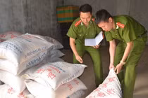 Quảng Ninh: Thu giữ 1 tấn thức ăn chăn nuôi không rõ nguồn gốc