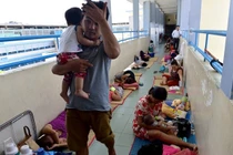 Thảm cảnh ở Bệnh viện Nhi Đồng ngày nắng nóng