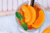 Cách làm trà đào tươi ngon hơn ngoài hàng