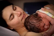 Vỡ òa khoảnh khắc thiêng liêng bé yêu chào đời (2)