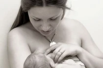 Bú sữa giúp giảm nguy cơ mất trí nhớ