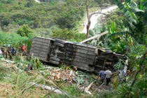 Xe chở 47 người lao vực ở Lào Cai, 5 người tử vong