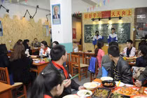 Khám phá nhà hàng đặc biệt phong cách lớp học