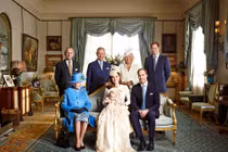 Những bức ảnh đầu tiên về bốn thế hệ Hoàng gia Anh